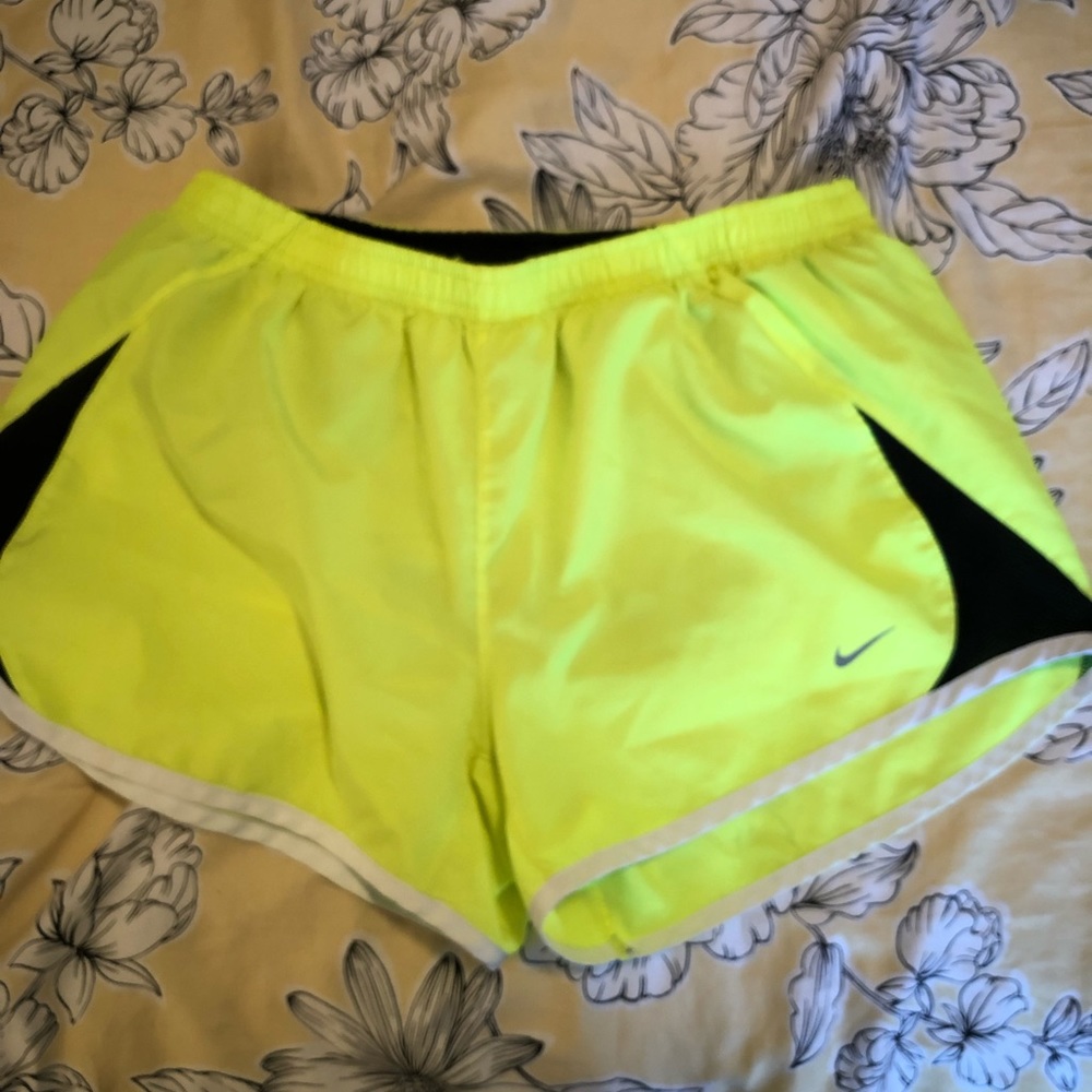 NIKE RUNNING SHORTS | SZ M